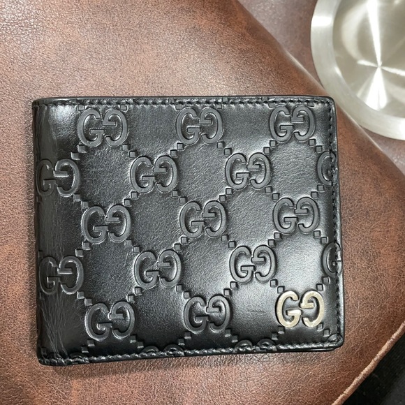 Gucci signature  men’s bifold wallet - Picture 1 of 5
